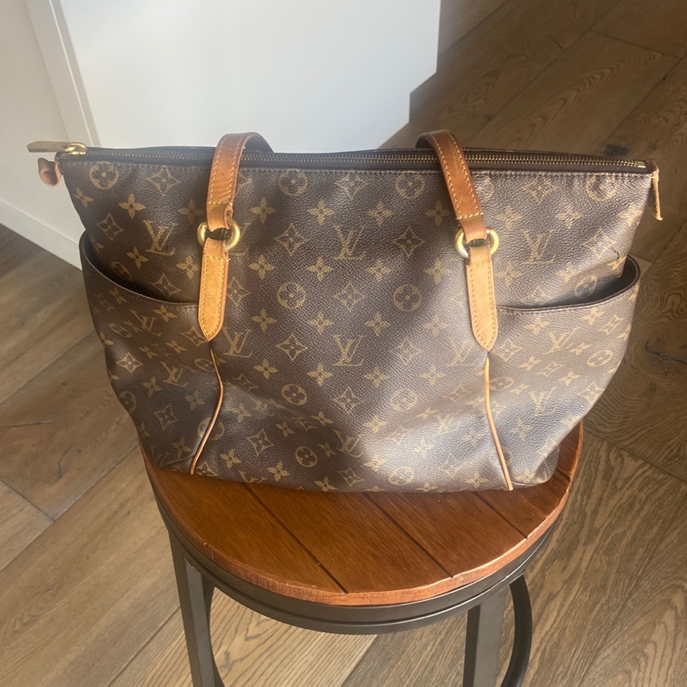 Used condition Authentic Louis Vuitton Totally MM MNG purse